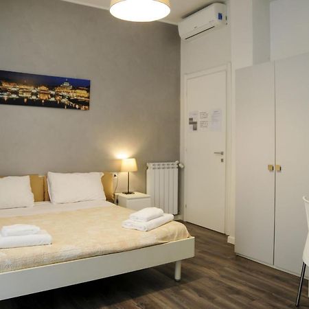 Hotel Infinity Castle Roma Esterno foto
