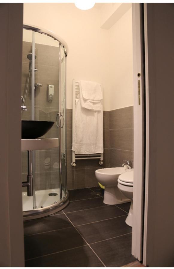 Hotel Infinity Castle Roma Esterno foto
