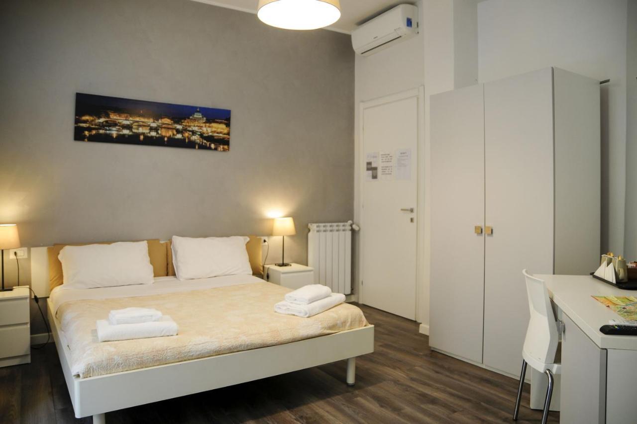 Hotel Infinity Castle Roma Esterno foto