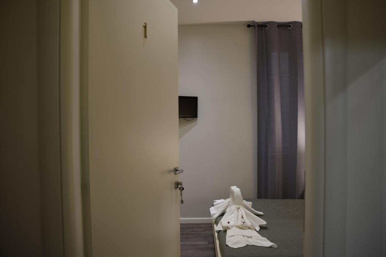 Hotel Infinity Castle Roma Camera foto